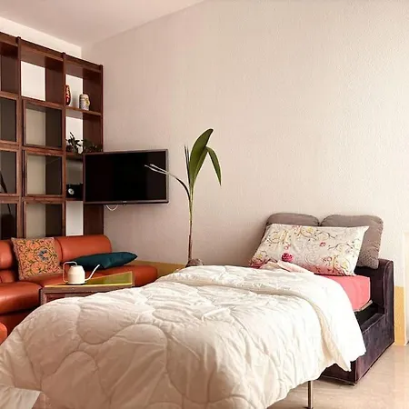 Giallo Lame Apartment